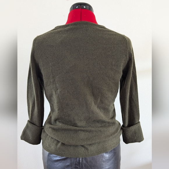 In Cashmere V-neck Olive Green Cashmere Women's Sweater Size M - Picture 2 of 3